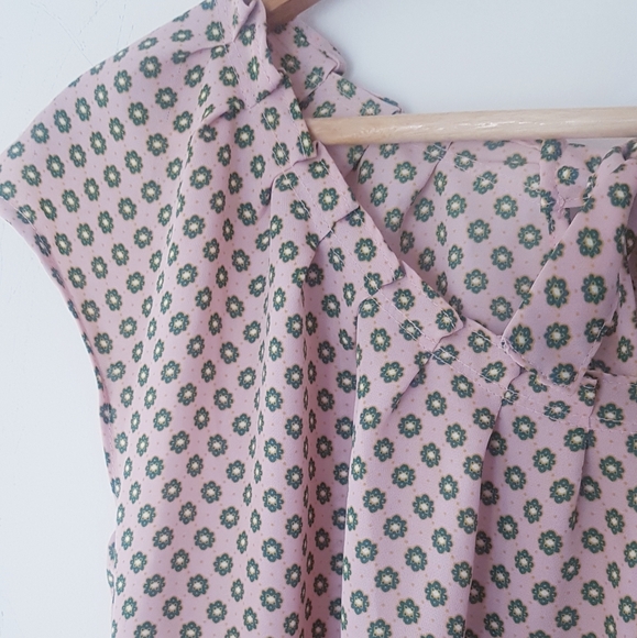 LAUREN CONRAD Tan & Green Pleated Collar Semi-Sheer Floral Blouse - Picture 3 of 9